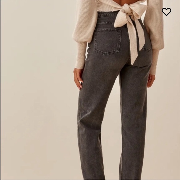 Reformation Cynthia High Rise Straight Long
Size 32 x 32
Excellent condition - Picture 3 of 12